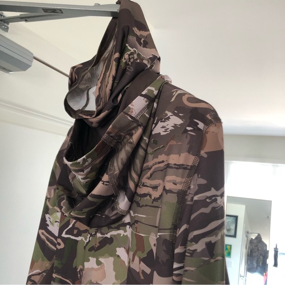 Under armour camouflage heat gear hoodie and turtleneck sweatshirt - Picture 2 of 10